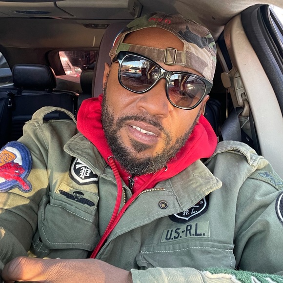 Meet your Posher, Alex - Picture 1 of 1